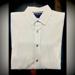 American Eagle Men’s LS dress shirt, size medium